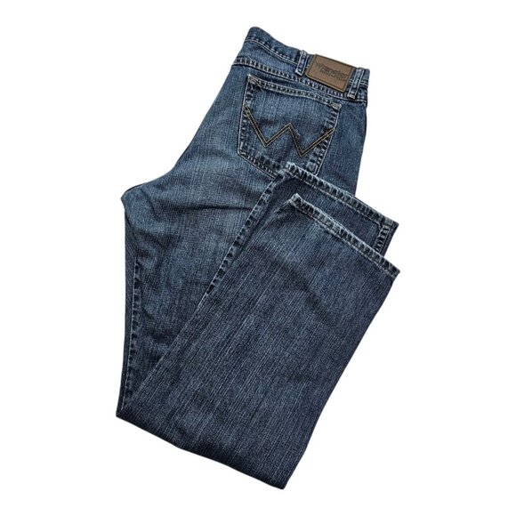 Wrangler Rugged Wear Jeans 38 x 32 Blue Mid Rise Relaxed Fit Straight Leg - Picture 9 of 9